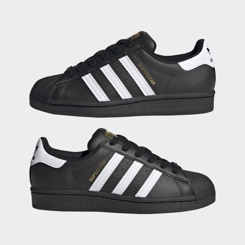 Adidas negras con blanco